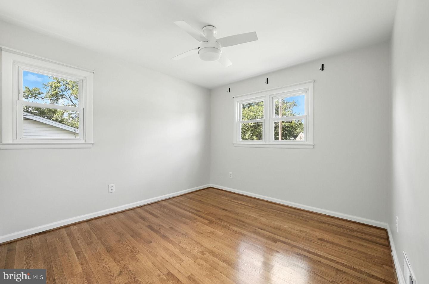 3924 LINCOLNSHIRE ST, ANNANDALE, Virginia 22003, 3 Bedrooms Bedrooms, 12 Rooms Rooms,2 BathroomsBathrooms,Residential,For sale,3924 LINCOLNSHIRE ST,VAFX2263918 MLS # VAFX2263918