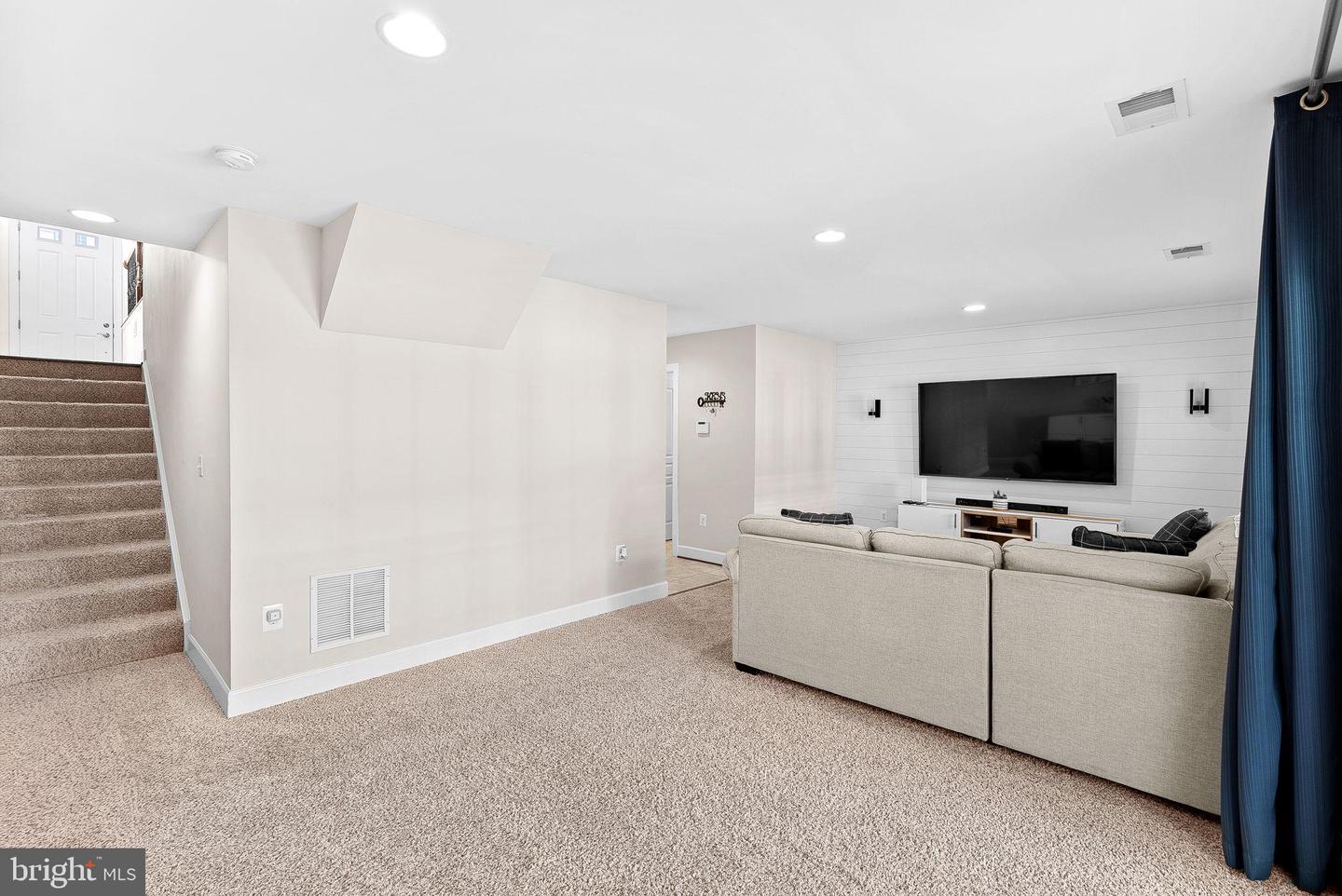 8943 ENGLEWOOD FARMS DR, MANASSAS, Virginia 20112, 3 Bedrooms Bedrooms, 7 Rooms Rooms,2 BathroomsBathrooms,Residential,For sale,8943 ENGLEWOOD FARMS DR,VAPW2102956 MLS # VAPW2102956