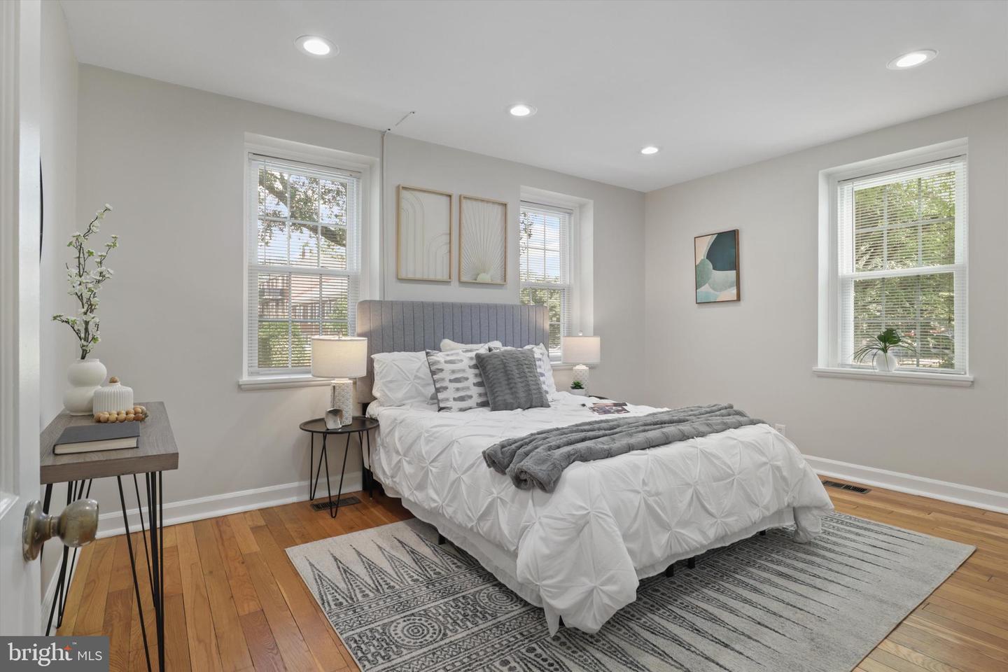 2942 S COLUMBUS ST #A1, ARLINGTON, Virginia 22206, 2 Bedrooms Bedrooms, ,2 BathroomsBathrooms,Residential,For sale,2942 S COLUMBUS ST #A1,VAAX2049190 MLS # VAAX2049190