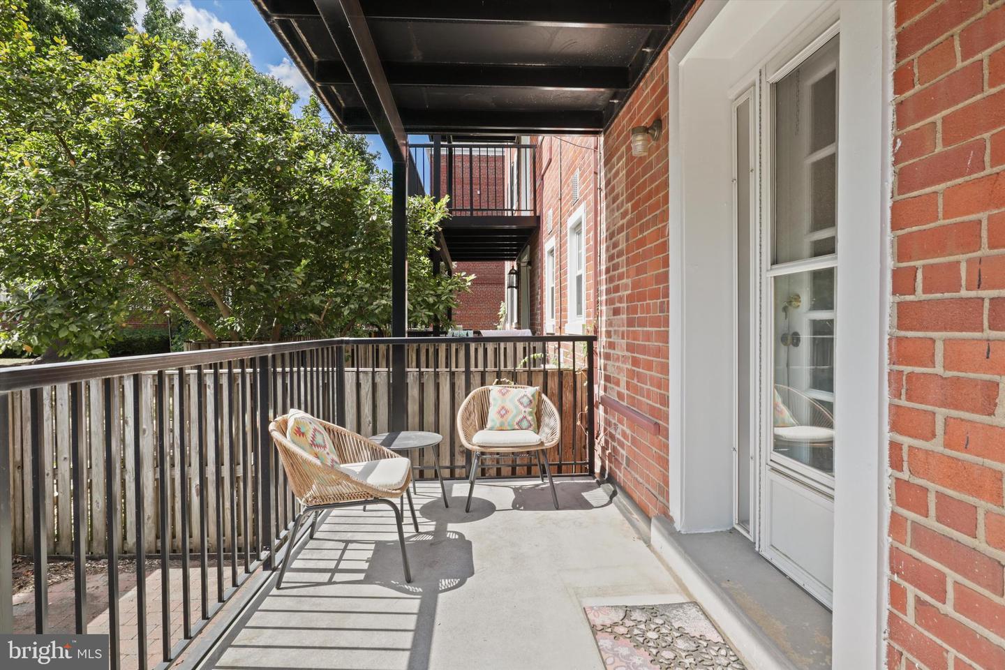 2942 S COLUMBUS ST #A1, ARLINGTON, Virginia 22206, 2 Bedrooms Bedrooms, ,2 BathroomsBathrooms,Residential,For sale,2942 S COLUMBUS ST #A1,VAAX2049190 MLS # VAAX2049190