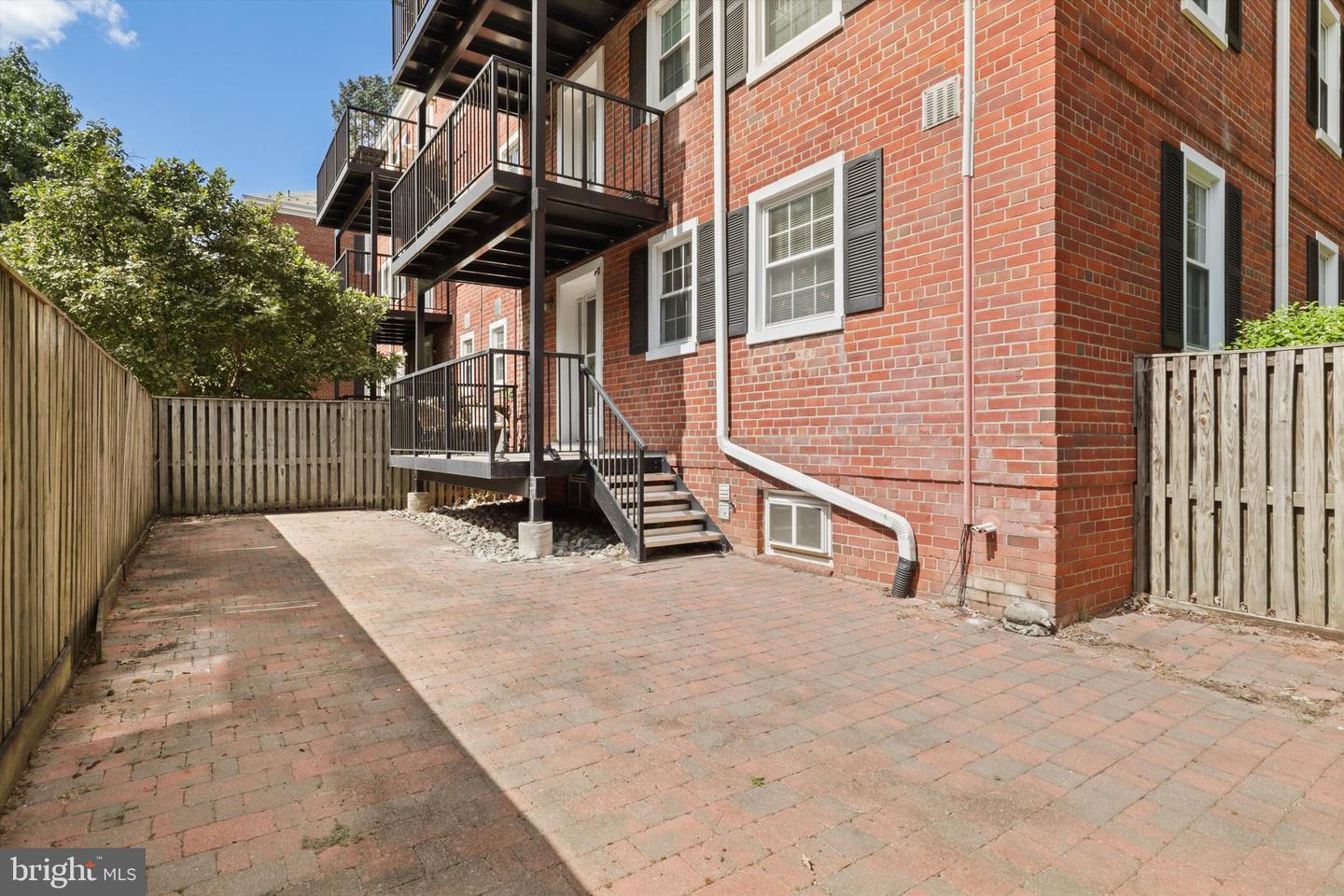 2942 S COLUMBUS ST #A1, ARLINGTON, Virginia 22206, 2 Bedrooms Bedrooms, ,2 BathroomsBathrooms,Residential,For sale,2942 S COLUMBUS ST #A1,VAAX2049190 MLS # VAAX2049190