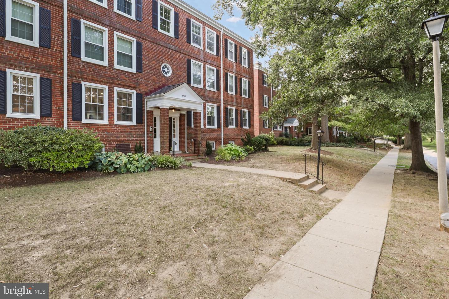 2942 S COLUMBUS ST #A1, ARLINGTON, Virginia 22206, 2 Bedrooms Bedrooms, ,2 BathroomsBathrooms,Residential,For sale,2942 S COLUMBUS ST #A1,VAAX2049190 MLS # VAAX2049190