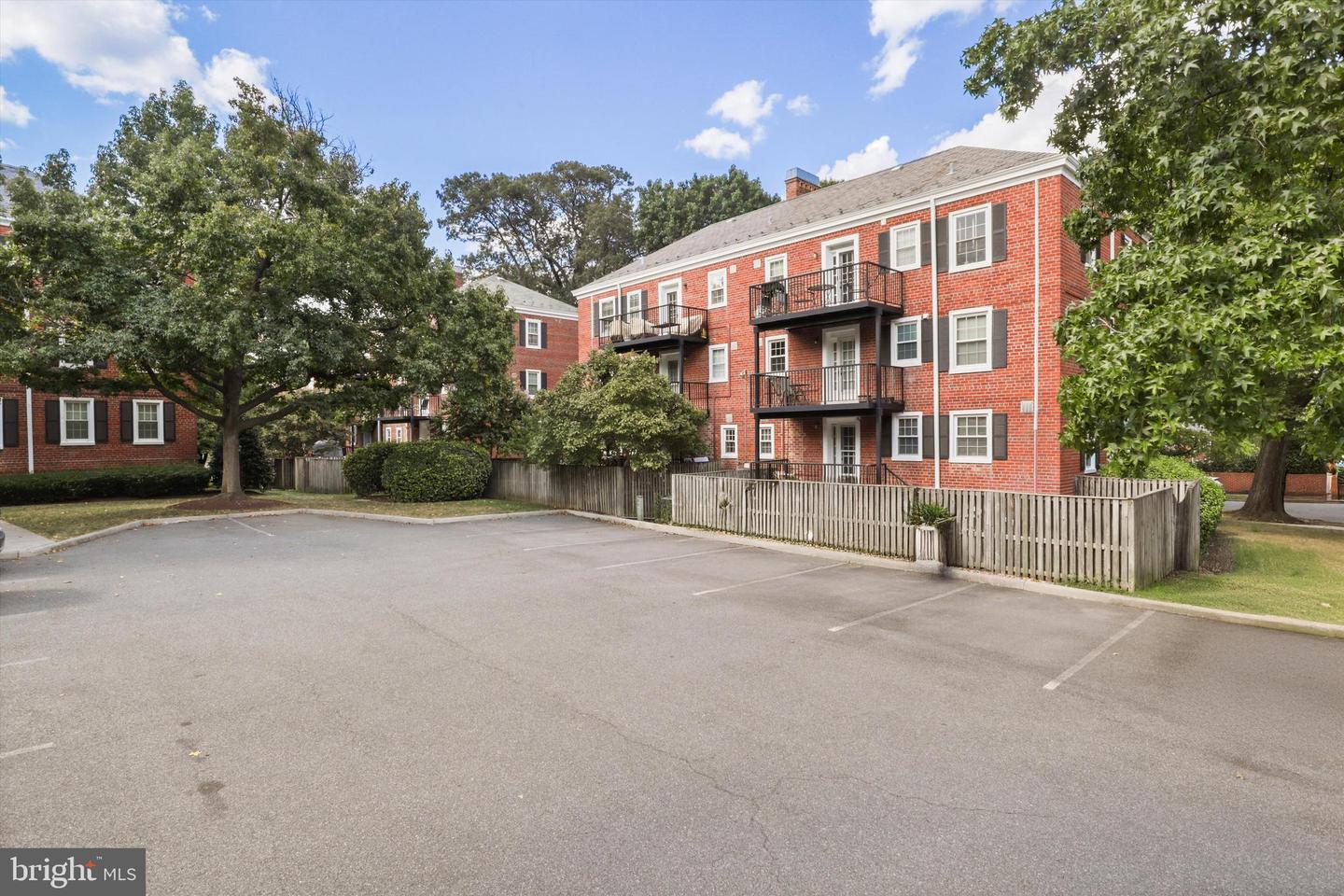 2942 S COLUMBUS ST #A1, ARLINGTON, Virginia 22206, 2 Bedrooms Bedrooms, ,2 BathroomsBathrooms,Residential,For sale,2942 S COLUMBUS ST #A1,VAAX2049190 MLS # VAAX2049190