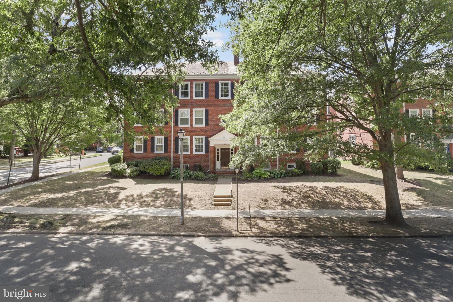2942 S COLUMBUS ST #A1, ARLINGTON, Virginia 22206, 2 Bedrooms Bedrooms, ,2 BathroomsBathrooms,Residential,For sale,2942 S COLUMBUS ST #A1,VAAX2049190 MLS # VAAX2049190