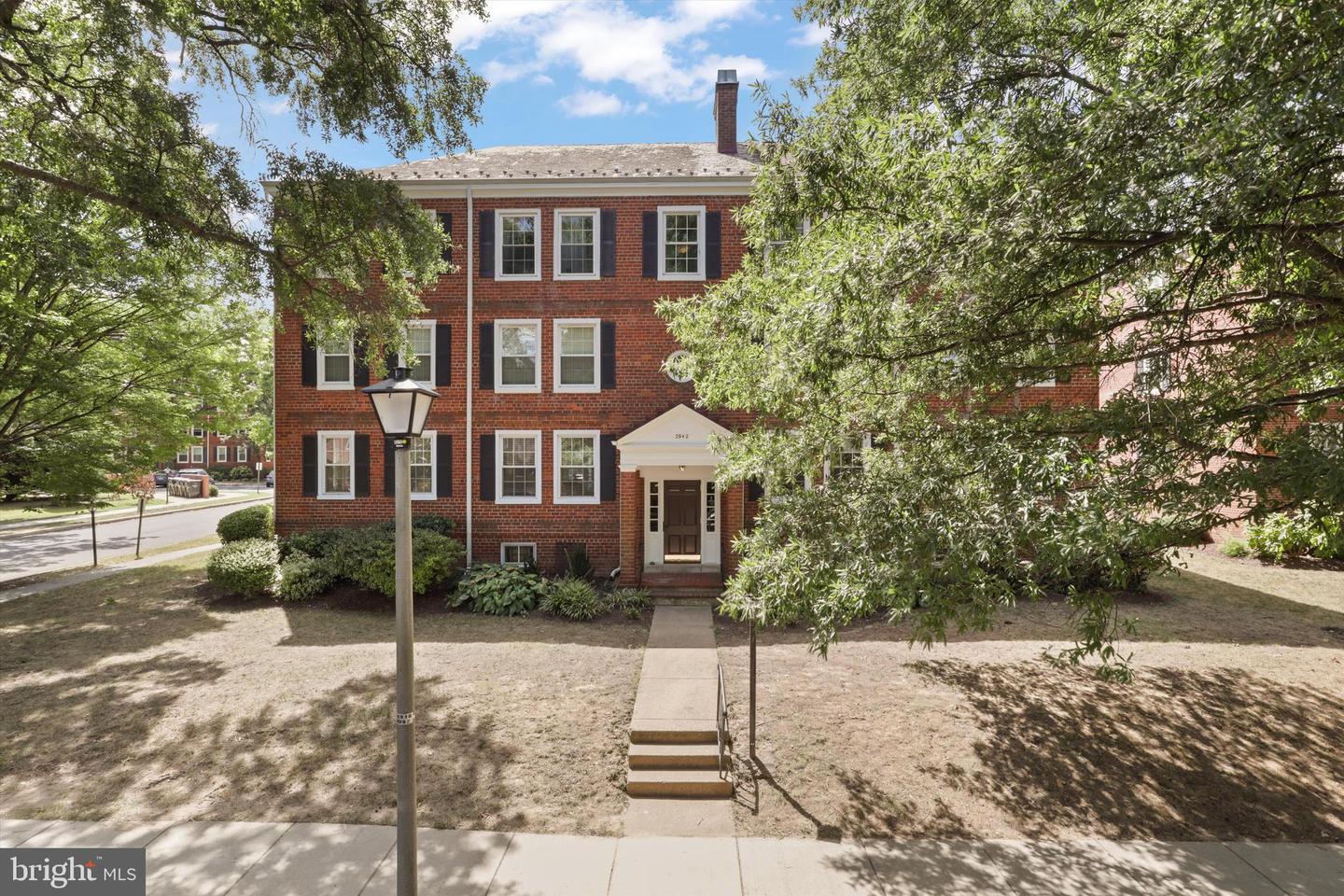 2942 S COLUMBUS ST #A1, ARLINGTON, Virginia 22206, 2 Bedrooms Bedrooms, ,2 BathroomsBathrooms,Residential,For sale,2942 S COLUMBUS ST #A1,VAAX2049190 MLS # VAAX2049190