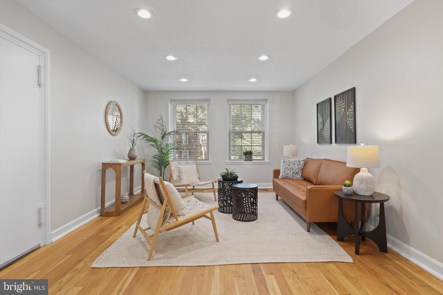 2942 S COLUMBUS ST #A1, ARLINGTON, Virginia 22206, 2 Bedrooms Bedrooms, ,2 BathroomsBathrooms,Residential,For sale,2942 S COLUMBUS ST #A1,VAAX2049190 MLS # VAAX2049190