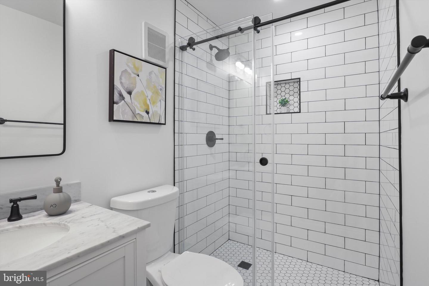 2942 S COLUMBUS ST #A1, ARLINGTON, Virginia 22206, 2 Bedrooms Bedrooms, ,2 BathroomsBathrooms,Residential,For sale,2942 S COLUMBUS ST #A1,VAAX2049190 MLS # VAAX2049190