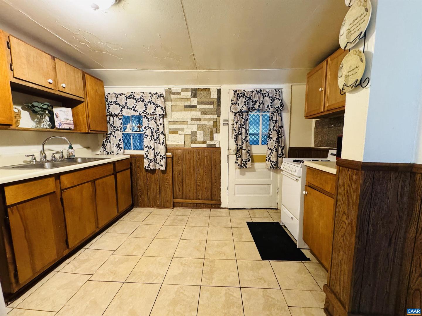 108 CAROLINE ST, STAUNTON, Virginia 24401, 1 Bedroom Bedrooms, ,1 BathroomBathrooms,Residential,For sale,108 CAROLINE ST,668439 MLS # 668439