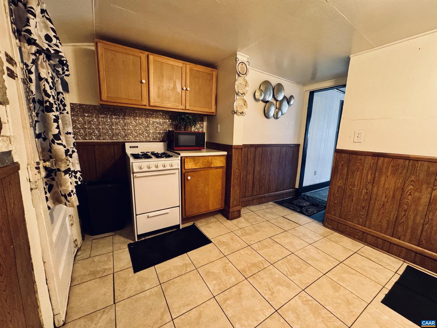 108 CAROLINE ST, STAUNTON, Virginia 24401, 1 Bedroom Bedrooms, ,1 BathroomBathrooms,Residential,For sale,108 CAROLINE ST,668439 MLS # 668439