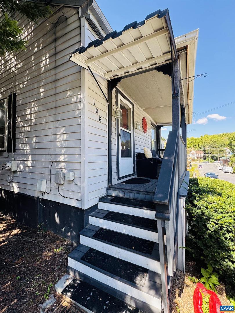 108 CAROLINE ST, STAUNTON, Virginia 24401, 1 Bedroom Bedrooms, ,1 BathroomBathrooms,Residential,For sale,108 CAROLINE ST,668439 MLS # 668439