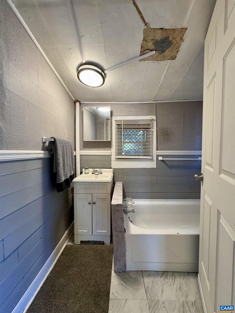 108 CAROLINE ST, STAUNTON, Virginia 24401, 1 Bedroom Bedrooms, ,1 BathroomBathrooms,Residential,For sale,108 CAROLINE ST,668439 MLS # 668439