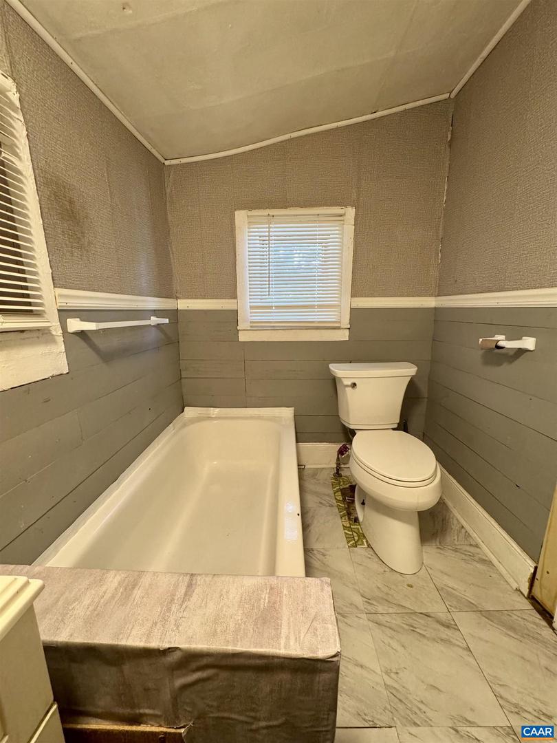 108 CAROLINE ST, STAUNTON, Virginia 24401, 1 Bedroom Bedrooms, ,1 BathroomBathrooms,Residential,For sale,108 CAROLINE ST,668439 MLS # 668439