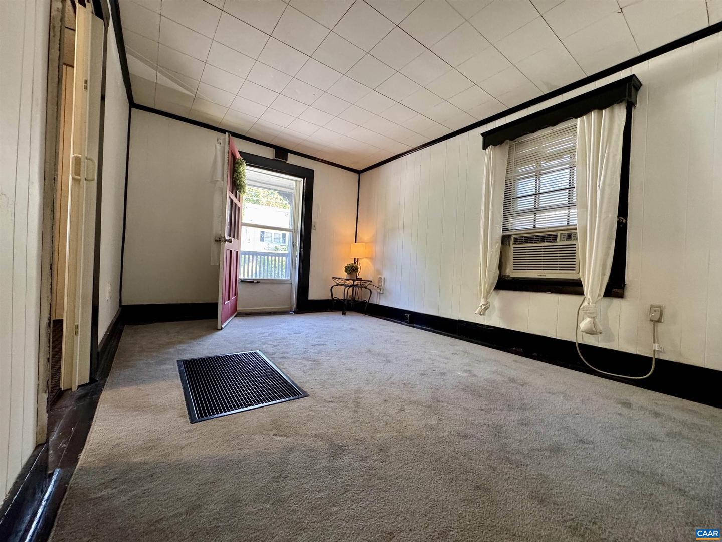 108 CAROLINE ST, STAUNTON, Virginia 24401, 1 Bedroom Bedrooms, ,1 BathroomBathrooms,Residential,For sale,108 CAROLINE ST,668439 MLS # 668439