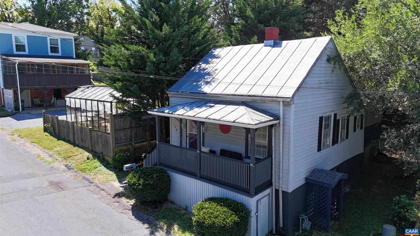 108 CAROLINE ST, STAUNTON, Virginia 24401, 1 Bedroom Bedrooms, ,1 BathroomBathrooms,Residential,For sale,108 CAROLINE ST,668439 MLS # 668439