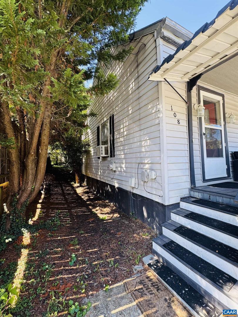 108 CAROLINE ST, STAUNTON, Virginia 24401, 1 Bedroom Bedrooms, ,1 BathroomBathrooms,Residential,For sale,108 CAROLINE ST,668439 MLS # 668439