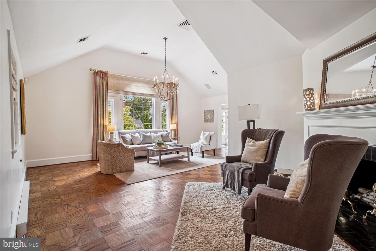 2907 DARTMOUTH RD, ALEXANDRIA, Virginia 22314, 3 Bedrooms Bedrooms, ,2 BathroomsBathrooms,Residential,For sale,2907 DARTMOUTH RD,VAAX2049194 MLS # VAAX2049194