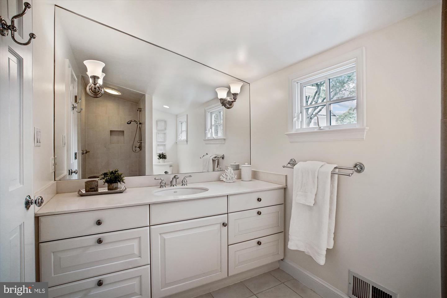 2907 DARTMOUTH RD, ALEXANDRIA, Virginia 22314, 3 Bedrooms Bedrooms, ,2 BathroomsBathrooms,Residential,For sale,2907 DARTMOUTH RD,VAAX2049194 MLS # VAAX2049194