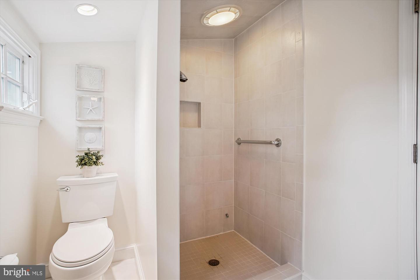 2907 DARTMOUTH RD, ALEXANDRIA, Virginia 22314, 3 Bedrooms Bedrooms, ,2 BathroomsBathrooms,Residential,For sale,2907 DARTMOUTH RD,VAAX2049194 MLS # VAAX2049194