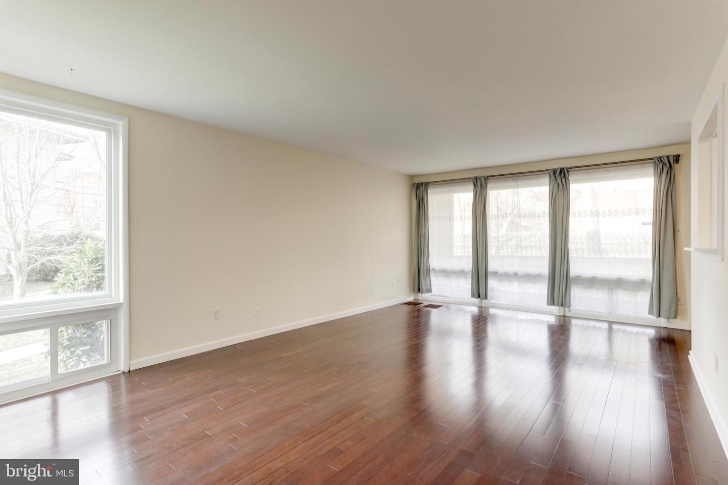 142 BIRCH ST #B6, FALLS CHURCH, Virginia 22046, 2 Bedrooms Bedrooms, 3 Rooms Rooms,1 BathroomBathrooms,Residential,For sale,142 BIRCH ST #B6,VAFA2003248 MLS # VAFA2003248