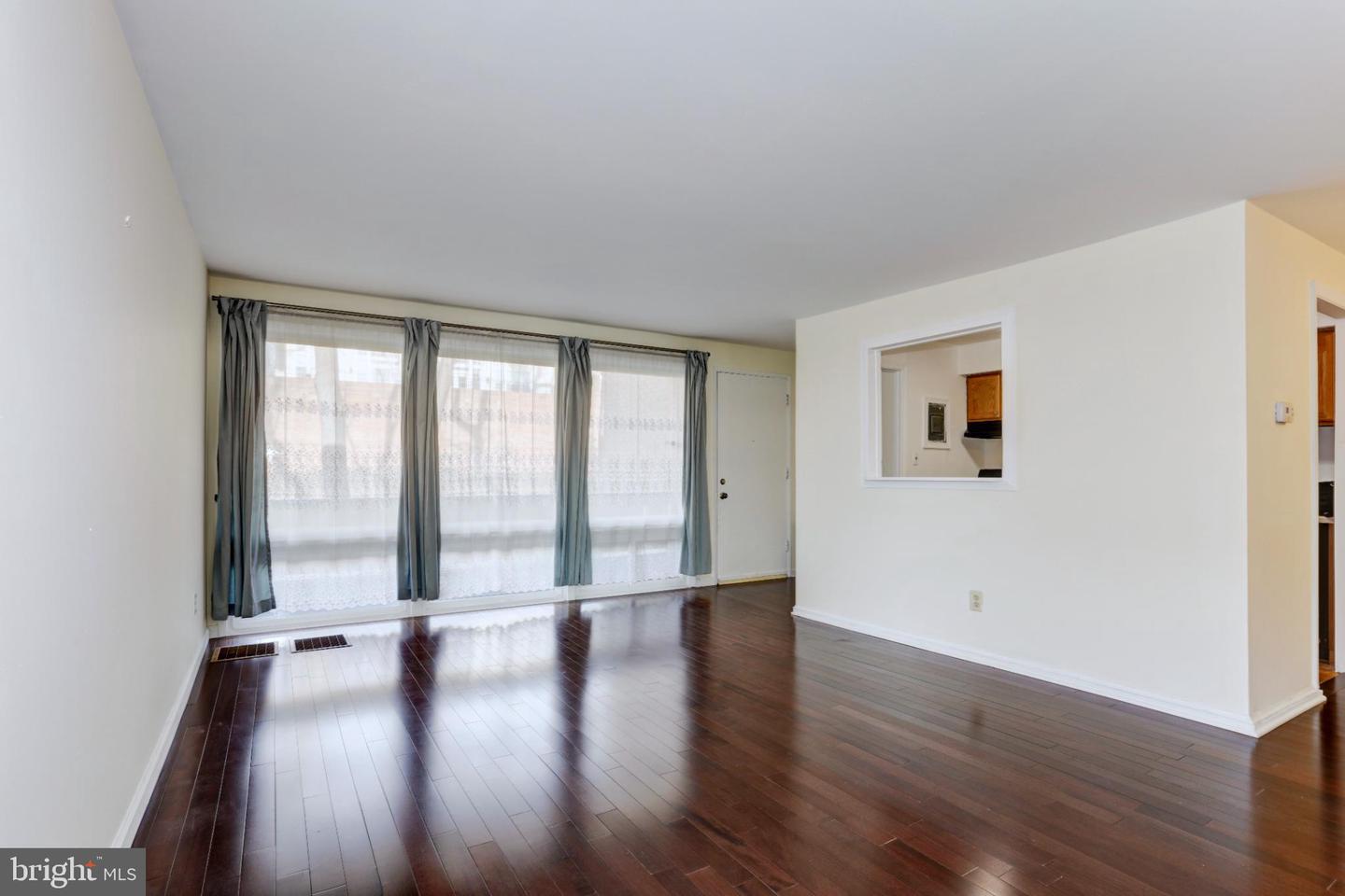 142 BIRCH ST #B6, FALLS CHURCH, Virginia 22046, 2 Bedrooms Bedrooms, 3 Rooms Rooms,1 BathroomBathrooms,Residential,For sale,142 BIRCH ST #B6,VAFA2003248 MLS # VAFA2003248