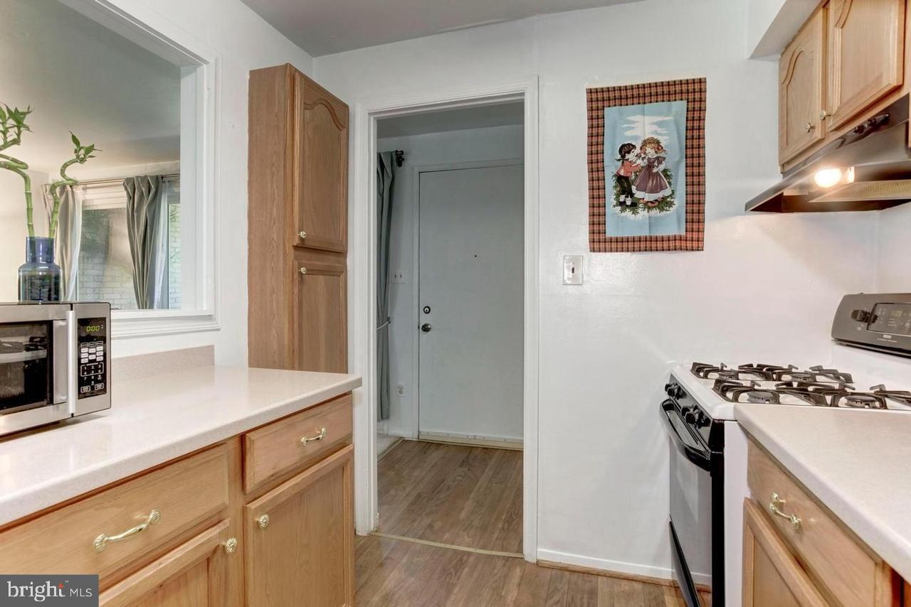 142 BIRCH ST #B6, FALLS CHURCH, Virginia 22046, 2 Bedrooms Bedrooms, 3 Rooms Rooms,1 BathroomBathrooms,Residential,For sale,142 BIRCH ST #B6,VAFA2003248 MLS # VAFA2003248