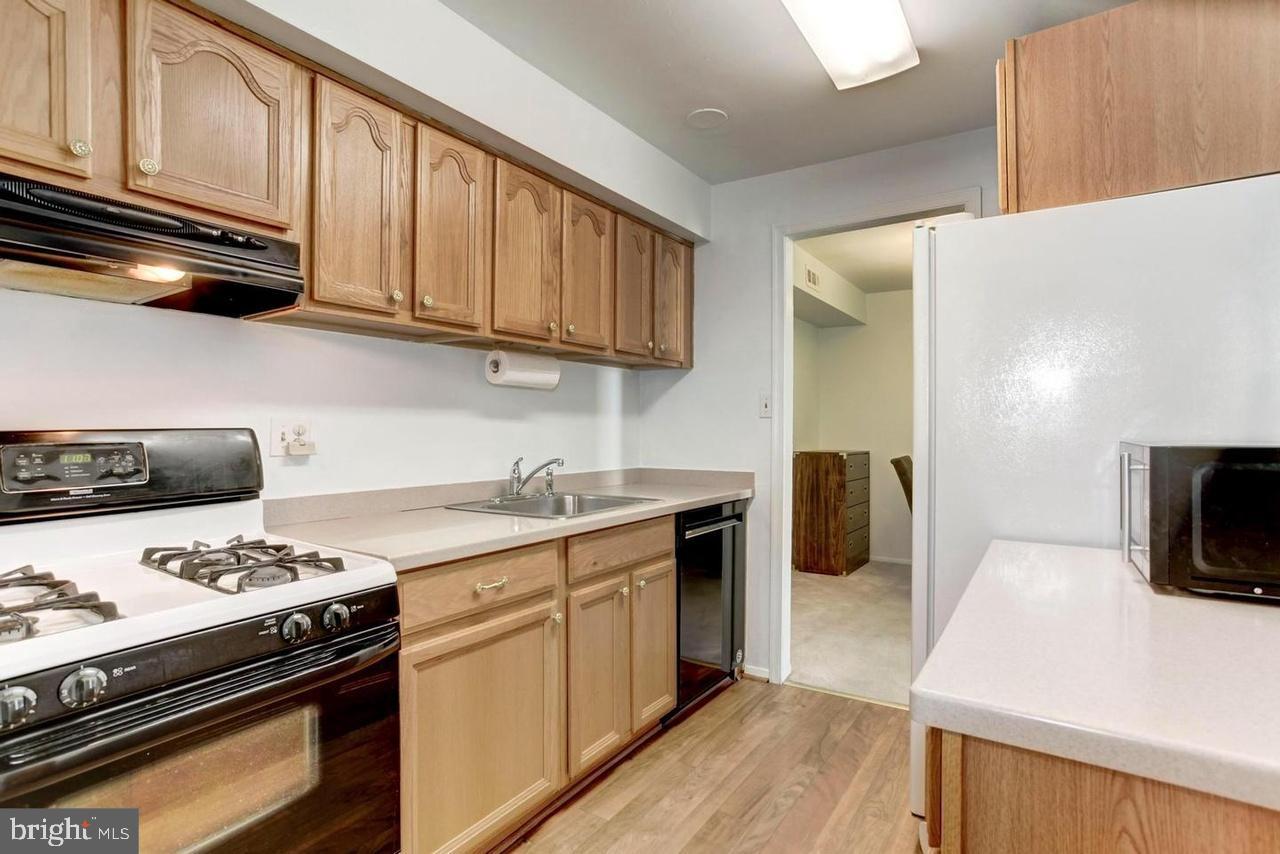 142 BIRCH ST #B6, FALLS CHURCH, Virginia 22046, 2 Bedrooms Bedrooms, 3 Rooms Rooms,1 BathroomBathrooms,Residential,For sale,142 BIRCH ST #B6,VAFA2003248 MLS # VAFA2003248