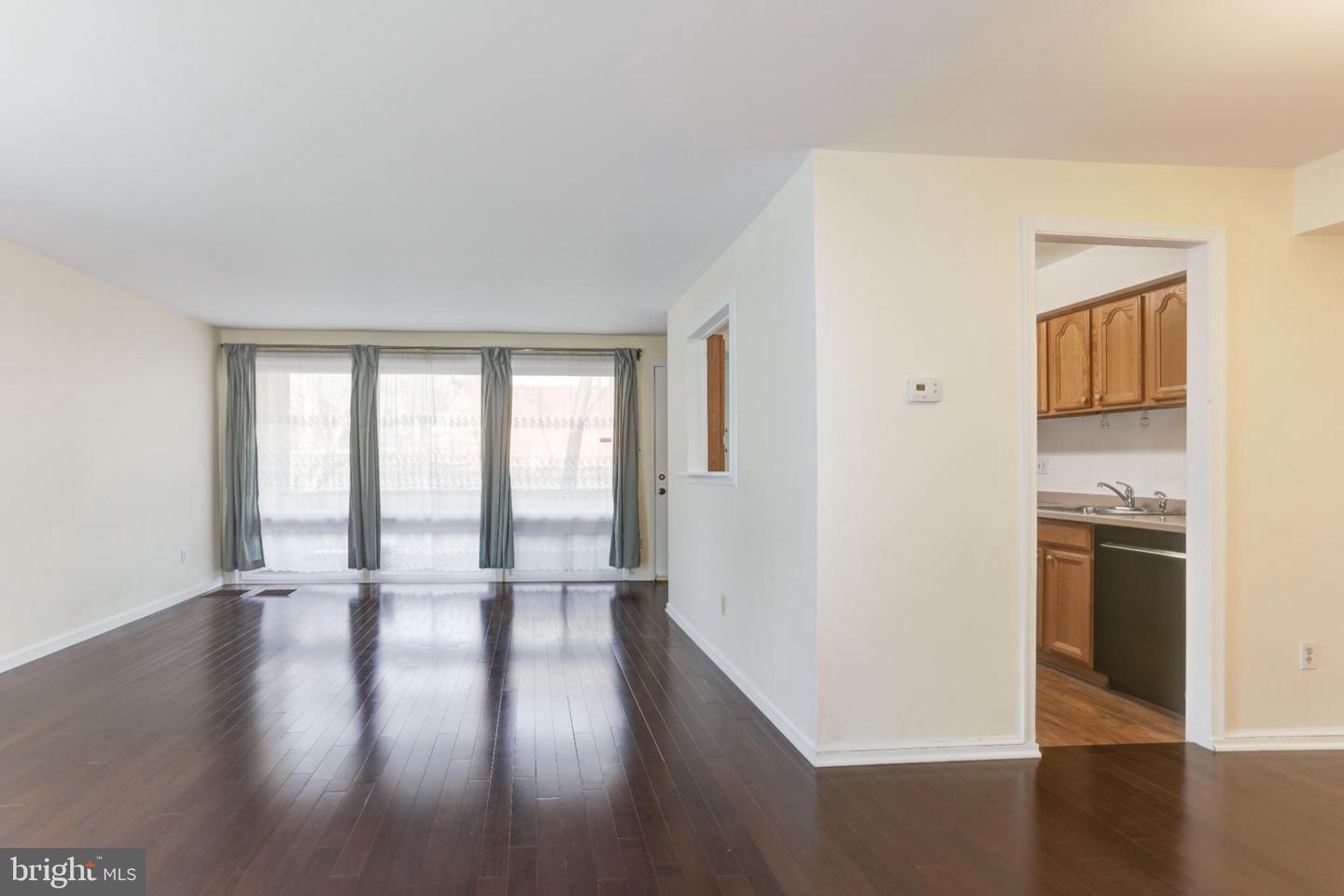 142 BIRCH ST #B6, FALLS CHURCH, Virginia 22046, 2 Bedrooms Bedrooms, 3 Rooms Rooms,1 BathroomBathrooms,Residential,For sale,142 BIRCH ST #B6,VAFA2003248 MLS # VAFA2003248