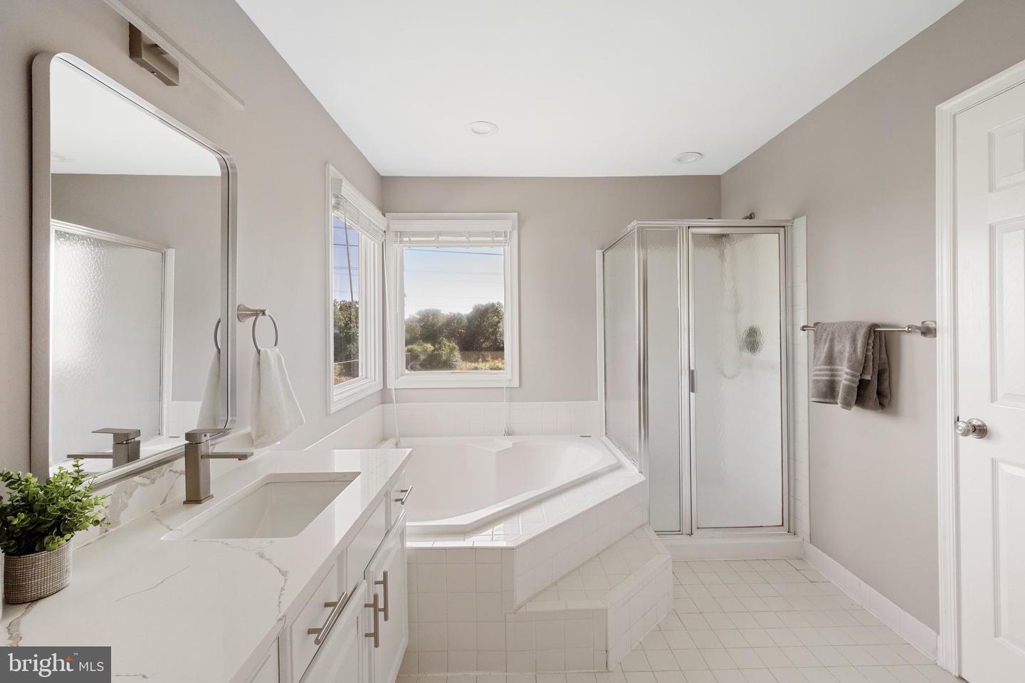 14216 HARTWOOD CT, CENTREVILLE, Virginia 20121, 5 Bedrooms Bedrooms, ,3 BathroomsBathrooms,Residential,For sale,14216 HARTWOOD CT,VAFX2264322 MLS # VAFX2264322