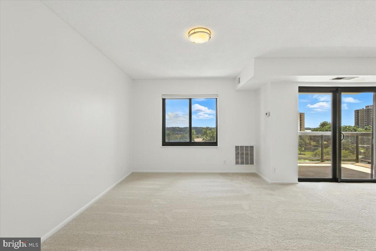 205 YOAKUM PKWY #721, ALEXANDRIA, Virginia 22304, 2 Bedrooms Bedrooms, 4 Rooms Rooms,2 BathroomsBathrooms,Residential,For sale,205 YOAKUM PKWY #721,VAAX2049204 MLS # VAAX2049204