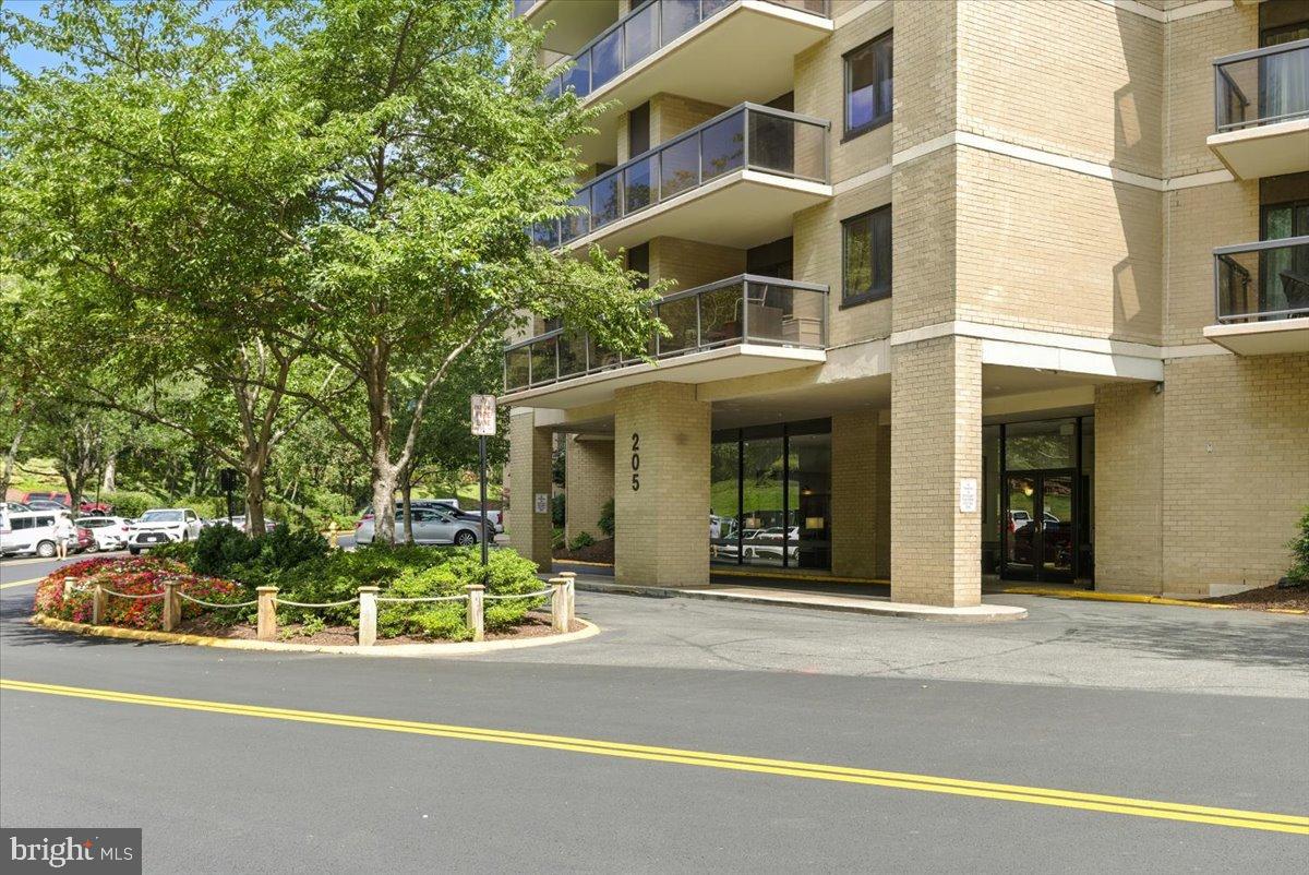 205 YOAKUM PKWY #721, ALEXANDRIA, Virginia 22304, 2 Bedrooms Bedrooms, 4 Rooms Rooms,2 BathroomsBathrooms,Residential,For sale,205 YOAKUM PKWY #721,VAAX2049204 MLS # VAAX2049204