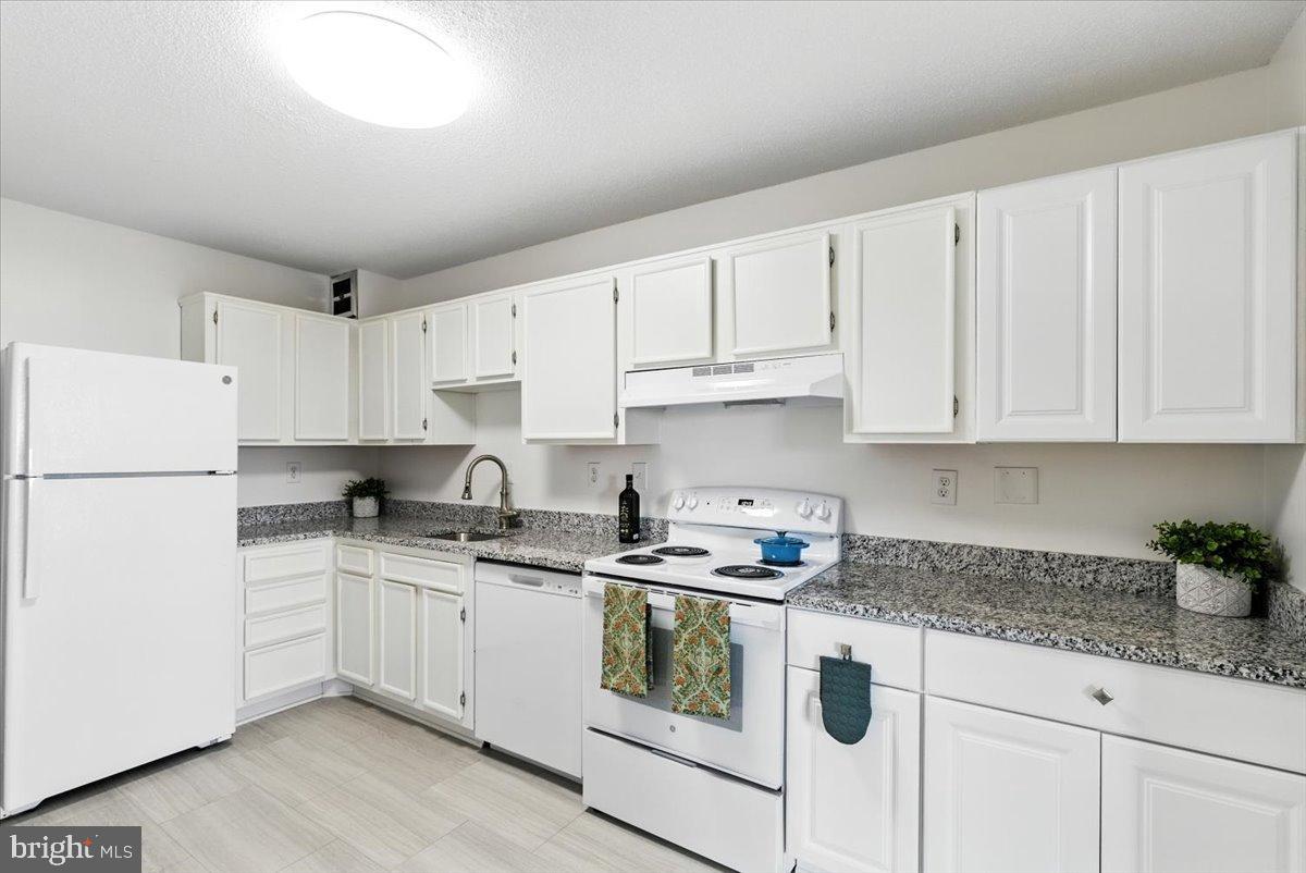205 YOAKUM PKWY #721, ALEXANDRIA, Virginia 22304, 2 Bedrooms Bedrooms, 4 Rooms Rooms,2 BathroomsBathrooms,Residential,For sale,205 YOAKUM PKWY #721,VAAX2049204 MLS # VAAX2049204