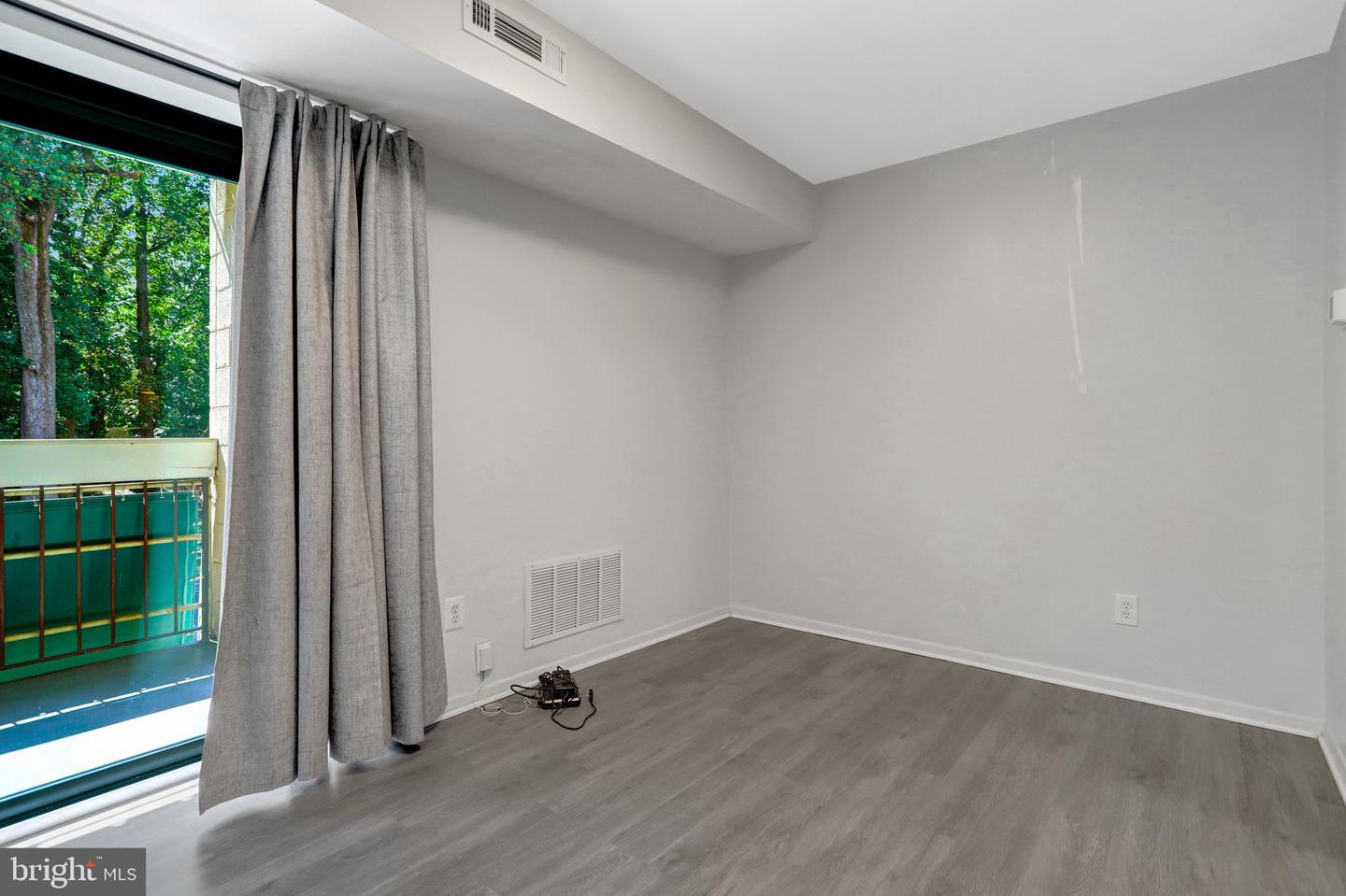 6141 LEESBURG PIKE #202, FALLS CHURCH, Virginia 22041, 1 Bedroom Bedrooms, ,1 BathroomBathrooms,Residential,For sale,6141 LEESBURG PIKE #202,VAFX2264360 MLS # VAFX2264360