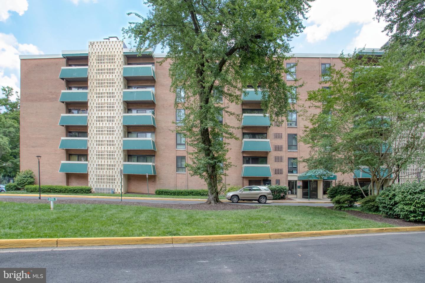 6141 LEESBURG PIKE #202, FALLS CHURCH, Virginia 22041, 1 Bedroom Bedrooms, ,1 BathroomBathrooms,Residential,For sale,6141 LEESBURG PIKE #202,VAFX2264360 MLS # VAFX2264360