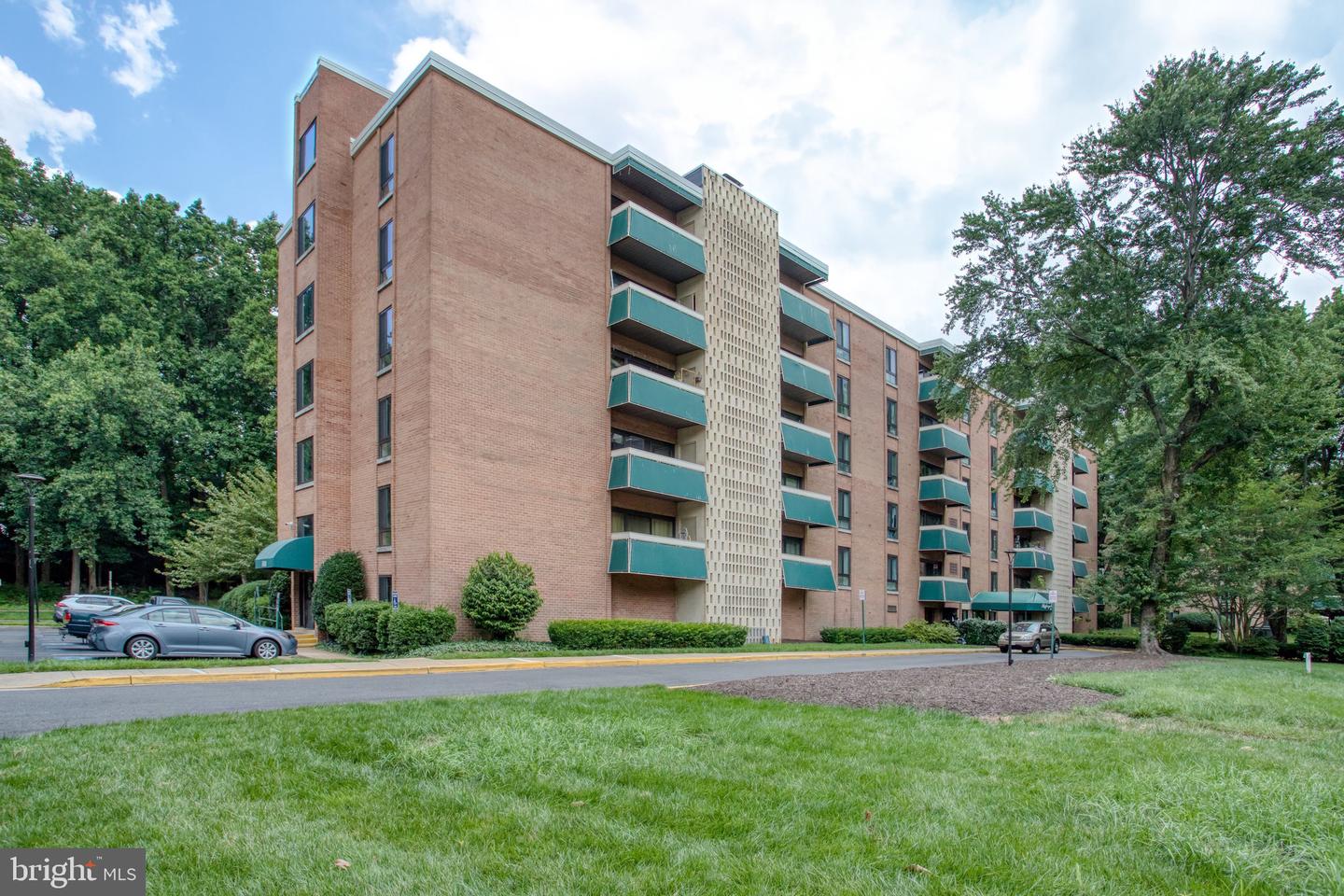 6141 LEESBURG PIKE #202, FALLS CHURCH, Virginia 22041, 1 Bedroom Bedrooms, ,1 BathroomBathrooms,Residential,For sale,6141 LEESBURG PIKE #202,VAFX2264360 MLS # VAFX2264360