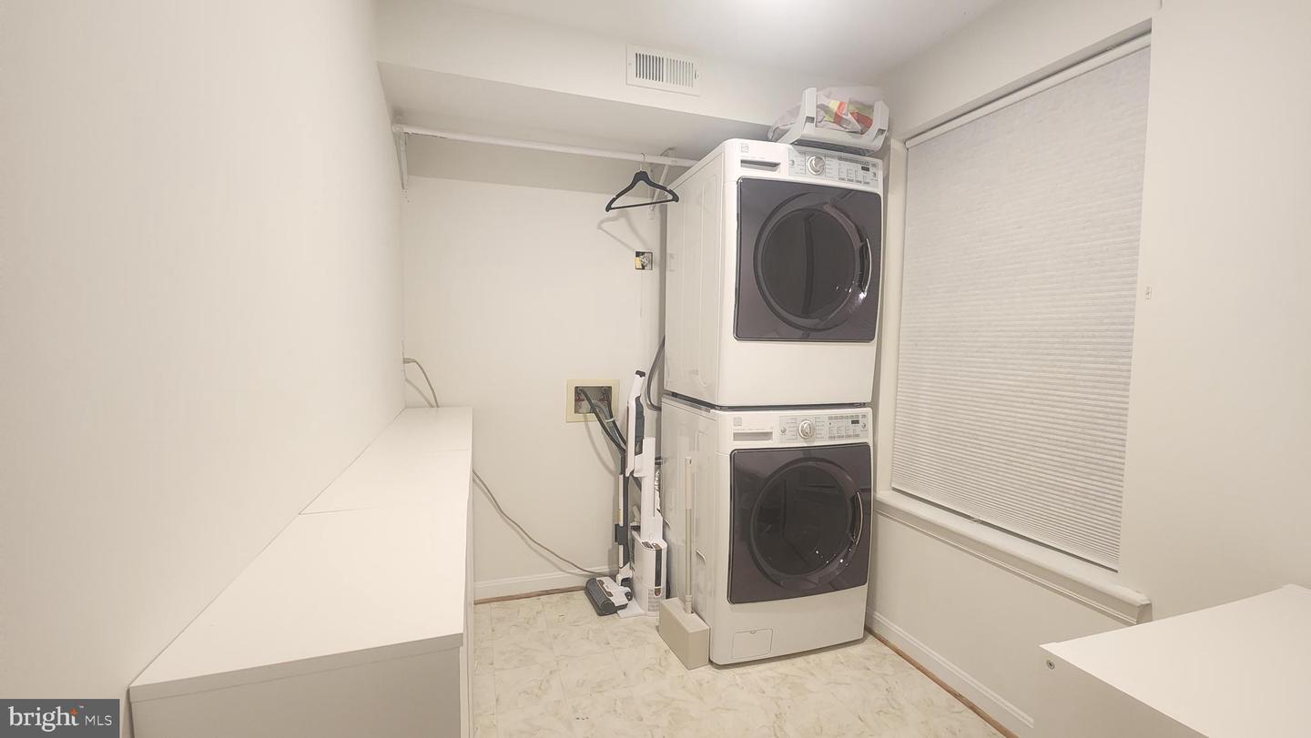 6805 CHASEWOOD CIR, CENTREVILLE, Virginia 20121, 3 Bedrooms Bedrooms, ,3 BathroomsBathrooms,Residential,For sale,6805 CHASEWOOD CIR,VAFX2264380 MLS # VAFX2264380