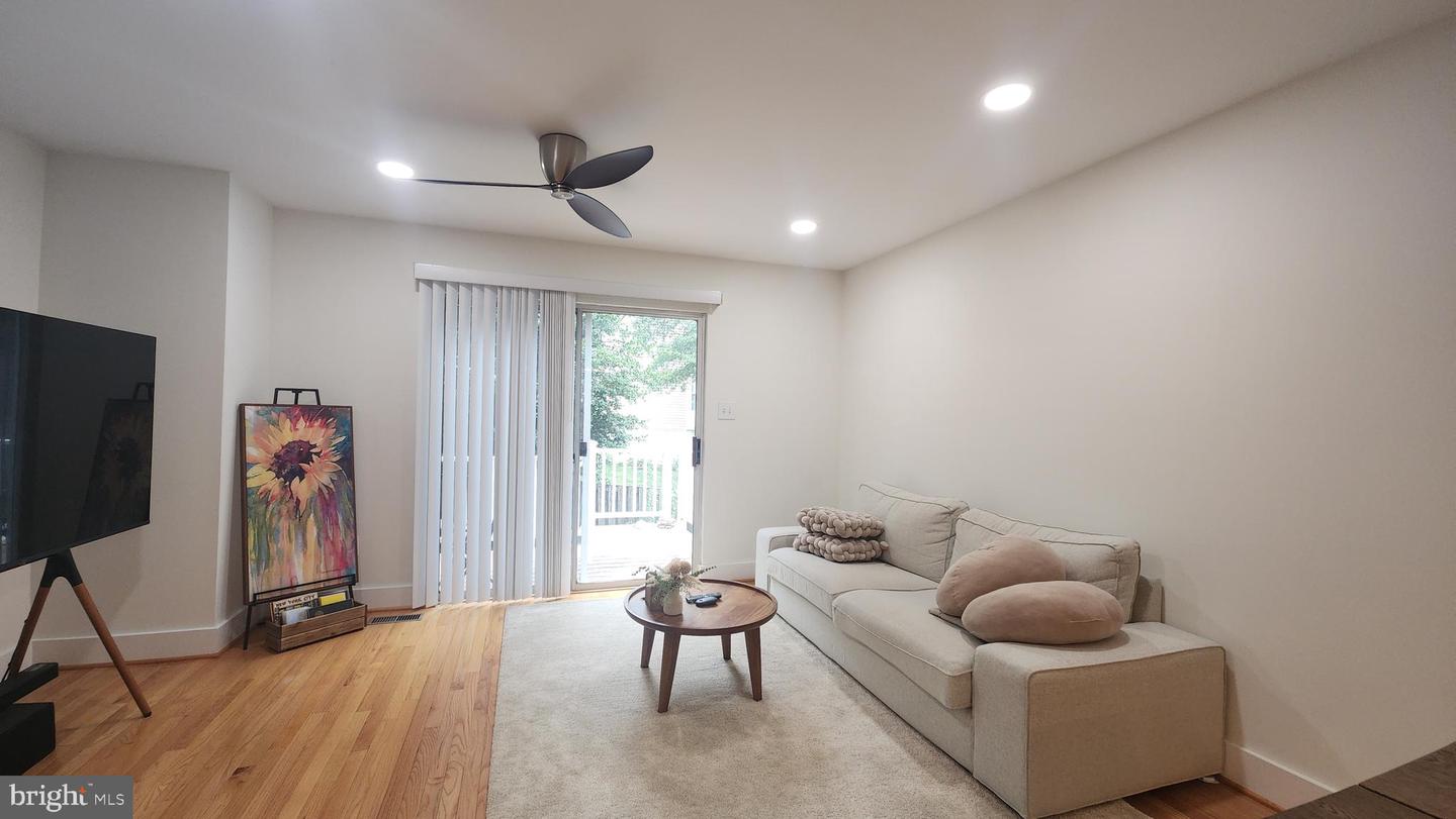 6805 CHASEWOOD CIR, CENTREVILLE, Virginia 20121, 3 Bedrooms Bedrooms, ,3 BathroomsBathrooms,Residential,For sale,6805 CHASEWOOD CIR,VAFX2264380 MLS # VAFX2264380