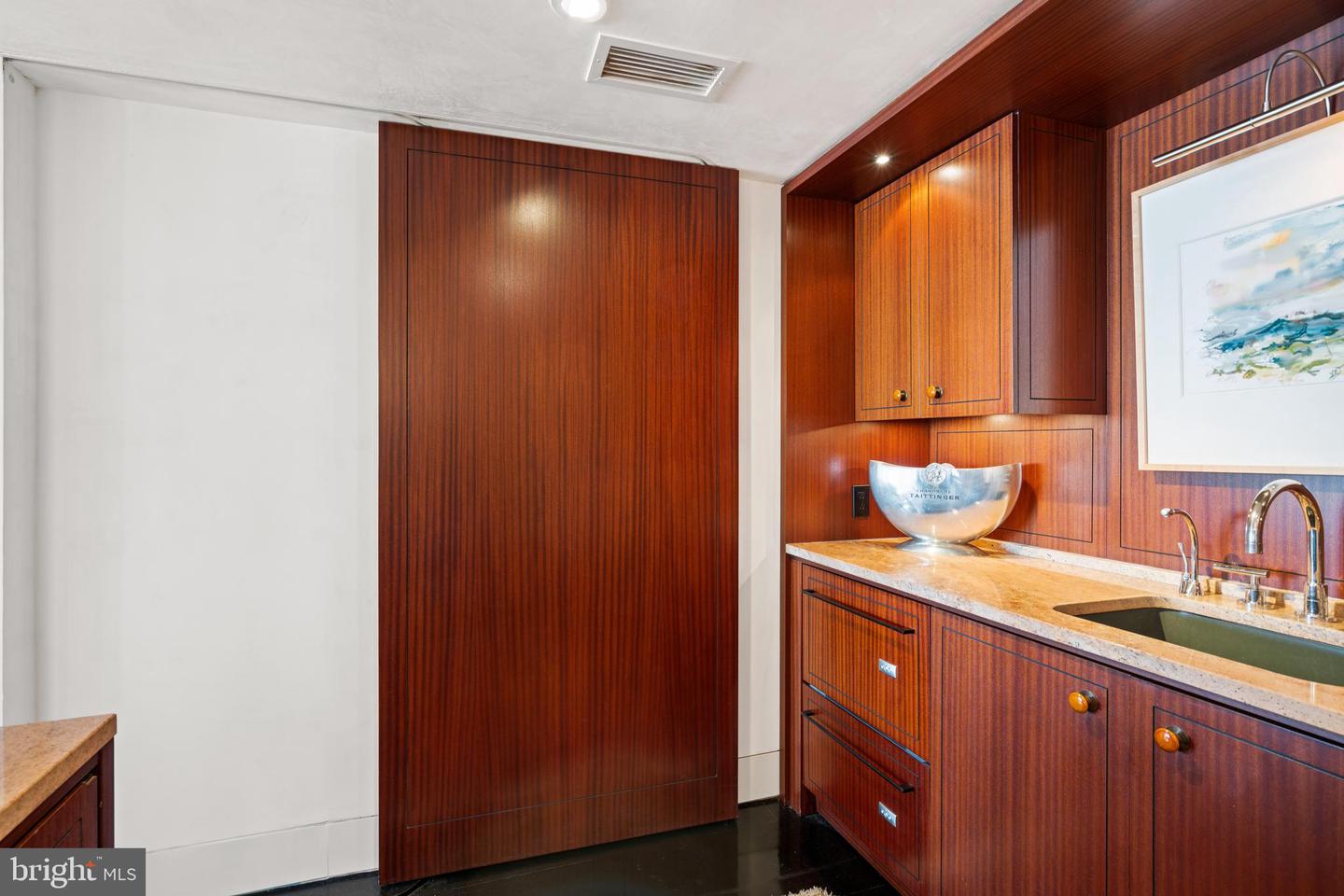 801 PENNSYLVANIA AVE NW #1218, WASHINGTON, District Of Columbia 20003, 2 Bedrooms Bedrooms, ,2 BathroomsBathrooms,Residential,For sale,801 PENNSYLVANIA AVE NW #1218,DCDC2217592 MLS # DCDC2217592