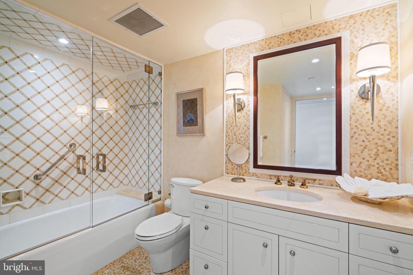801 PENNSYLVANIA AVE NW #1218, WASHINGTON, District Of Columbia 20003, 2 Bedrooms Bedrooms, ,2 BathroomsBathrooms,Residential,For sale,801 PENNSYLVANIA AVE NW #1218,DCDC2217592 MLS # DCDC2217592