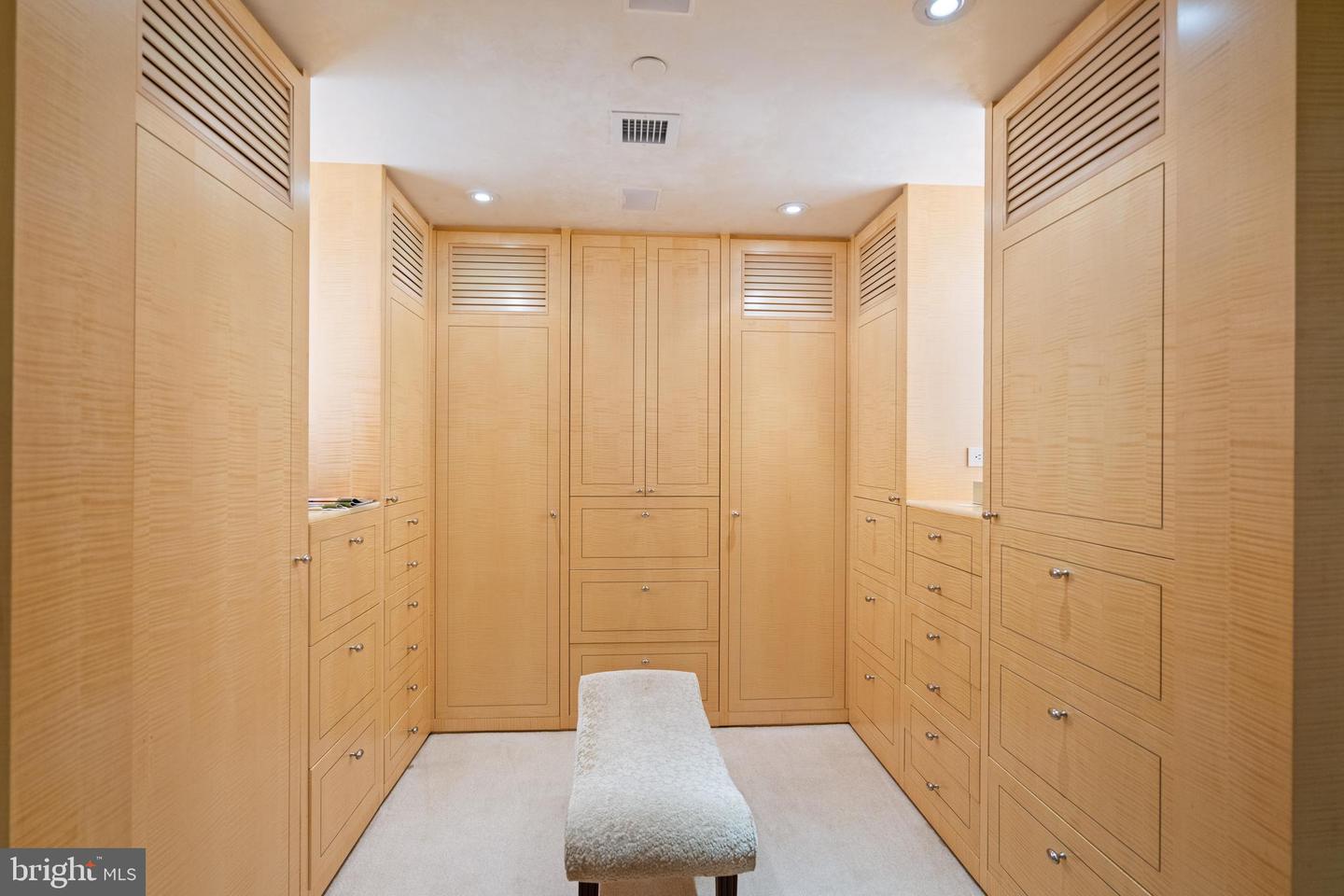 801 PENNSYLVANIA AVE NW #1218, WASHINGTON, District Of Columbia 20003, 2 Bedrooms Bedrooms, ,2 BathroomsBathrooms,Residential,For sale,801 PENNSYLVANIA AVE NW #1218,DCDC2217592 MLS # DCDC2217592