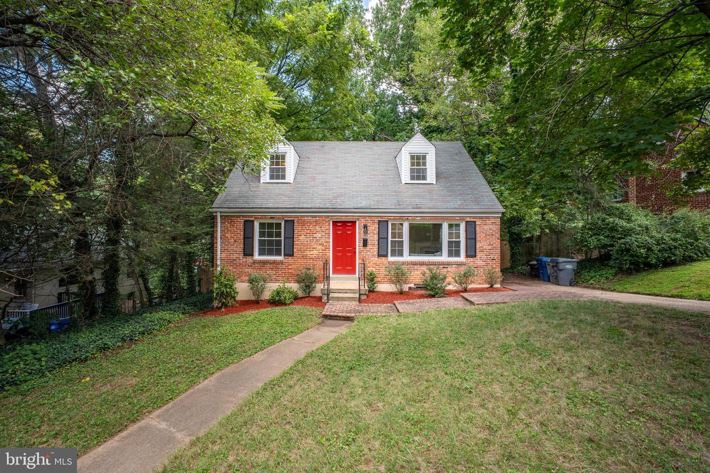 6474 OAKWOOD DR, FALLS CHURCH, Virginia 22041, 5 Bedrooms Bedrooms, ,3 BathroomsBathrooms,Residential,For sale,6474 OAKWOOD DR,VAFX2264362 MLS # VAFX2264362