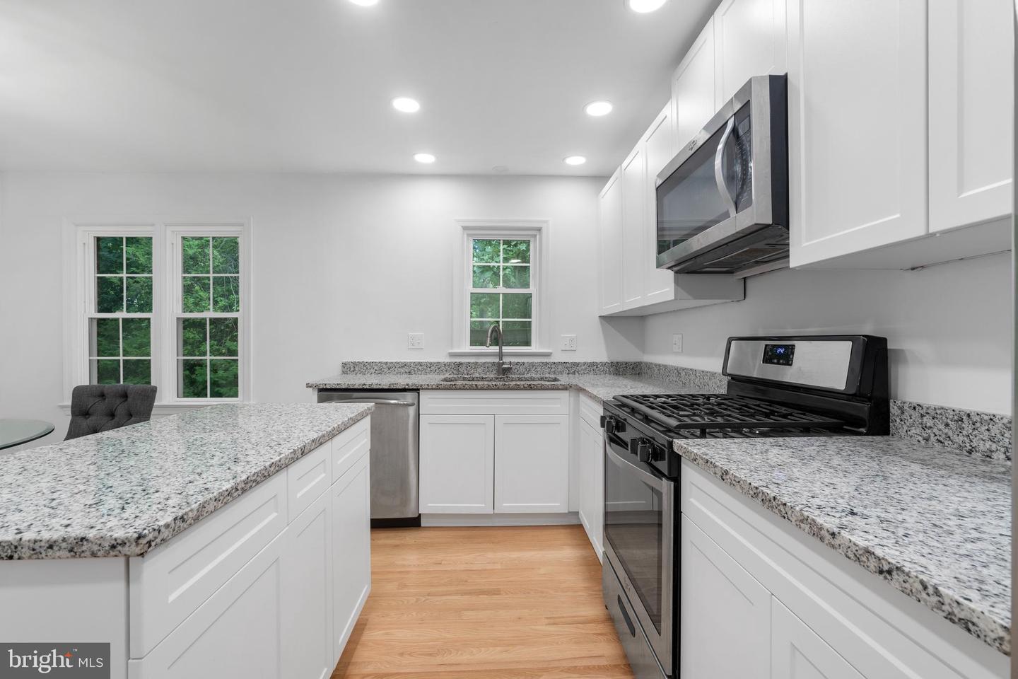 6474 OAKWOOD DR, FALLS CHURCH, Virginia 22041, 5 Bedrooms Bedrooms, ,3 BathroomsBathrooms,Residential,For sale,6474 OAKWOOD DR,VAFX2264362 MLS # VAFX2264362