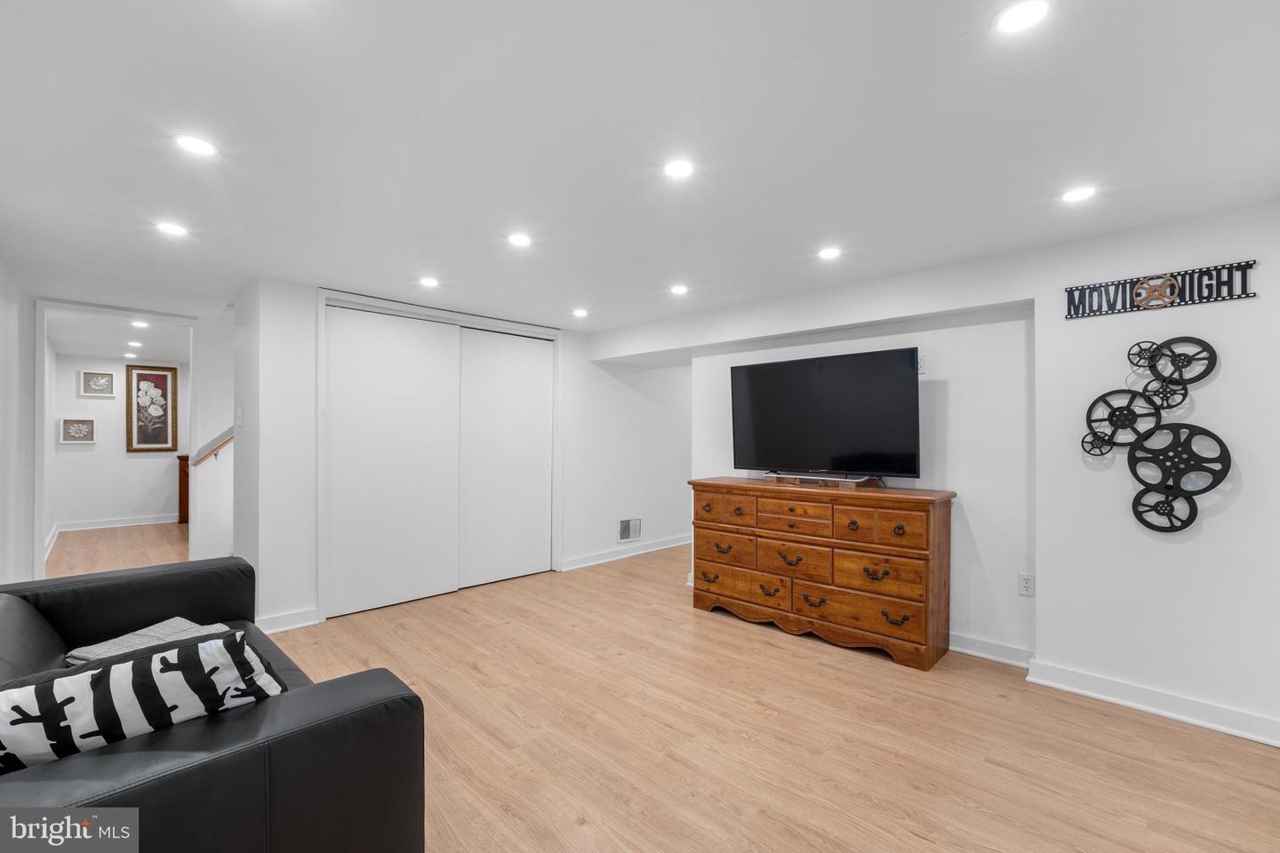 6474 OAKWOOD DR, FALLS CHURCH, Virginia 22041, 5 Bedrooms Bedrooms, ,3 BathroomsBathrooms,Residential,For sale,6474 OAKWOOD DR,VAFX2264362 MLS # VAFX2264362