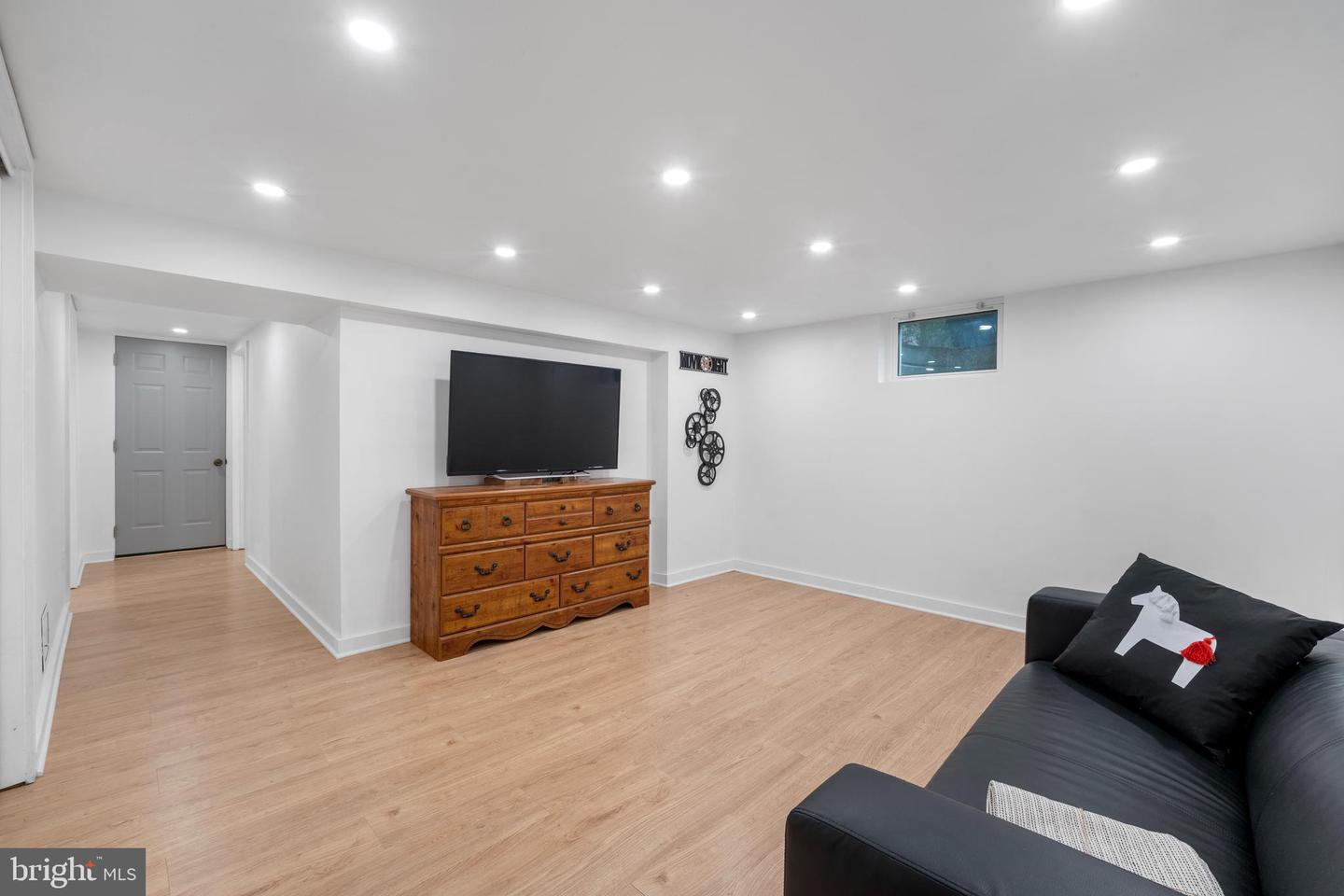 6474 OAKWOOD DR, FALLS CHURCH, Virginia 22041, 5 Bedrooms Bedrooms, ,3 BathroomsBathrooms,Residential,For sale,6474 OAKWOOD DR,VAFX2264362 MLS # VAFX2264362