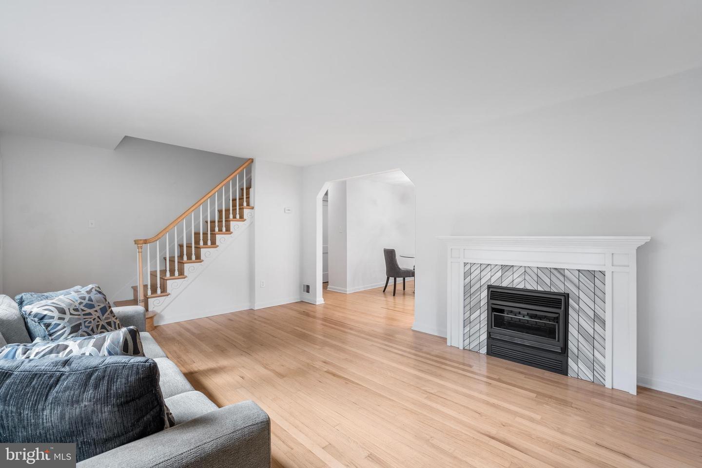 6474 OAKWOOD DR, FALLS CHURCH, Virginia 22041, 5 Bedrooms Bedrooms, ,3 BathroomsBathrooms,Residential,For sale,6474 OAKWOOD DR,VAFX2264362 MLS # VAFX2264362