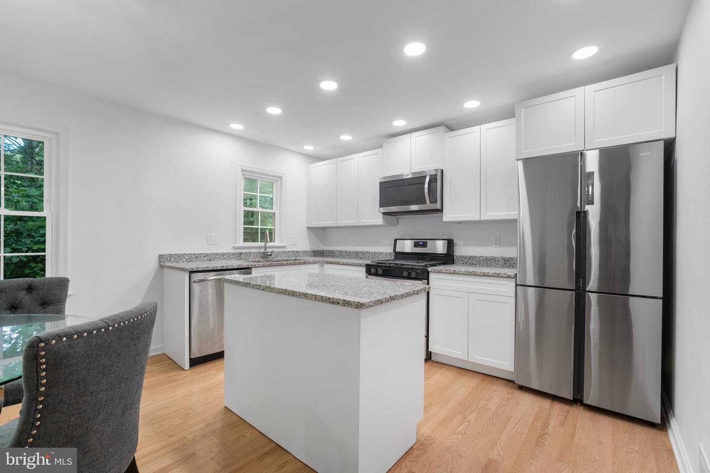 6474 OAKWOOD DR, FALLS CHURCH, Virginia 22041, 5 Bedrooms Bedrooms, ,3 BathroomsBathrooms,Residential,For sale,6474 OAKWOOD DR,VAFX2264362 MLS # VAFX2264362