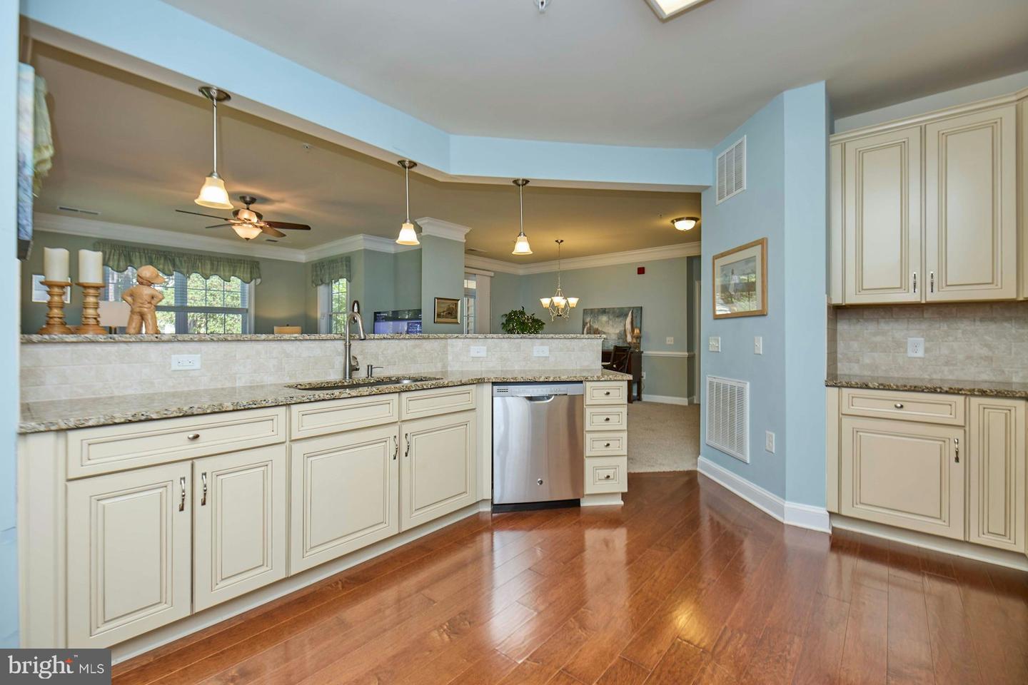 15211 ROYAL CREST DR #101, HAYMARKET, Virginia 20169, 2 Bedrooms Bedrooms, ,2 BathroomsBathrooms,Residential,For sale,15211 ROYAL CREST DR #101,VAPW2103004 MLS # VAPW2103004