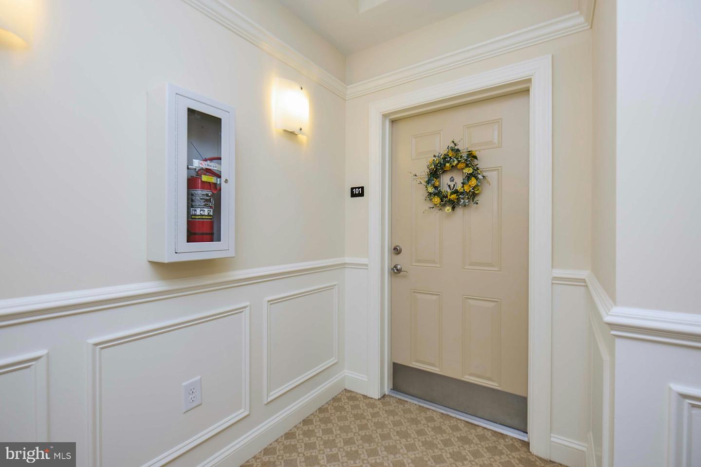 15211 ROYAL CREST DR #101, HAYMARKET, Virginia 20169, 2 Bedrooms Bedrooms, ,2 BathroomsBathrooms,Residential,For sale,15211 ROYAL CREST DR #101,VAPW2103004 MLS # VAPW2103004