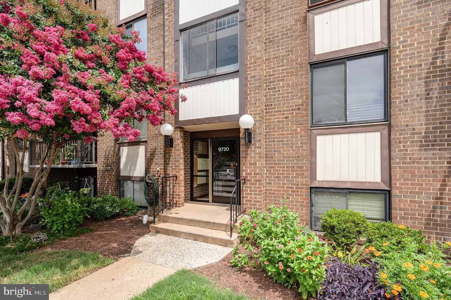 9720 KINGSBRIDGE DR #302, FAIRFAX, Virginia 22031, 2 Bedrooms Bedrooms, ,1 BathroomBathrooms,Residential,For sale,9720 KINGSBRIDGE DR #302,VAFX2264424 MLS # VAFX2264424