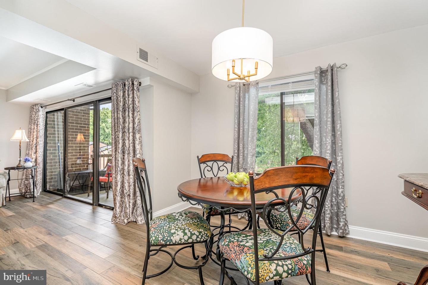 9720 KINGSBRIDGE DR #302, FAIRFAX, Virginia 22031, 2 Bedrooms Bedrooms, ,1 BathroomBathrooms,Residential,For sale,9720 KINGSBRIDGE DR #302,VAFX2264424 MLS # VAFX2264424