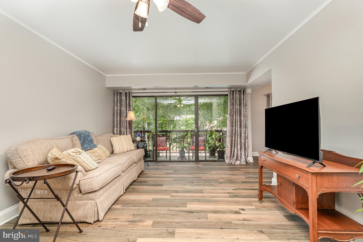 9720 KINGSBRIDGE DR #302, FAIRFAX, Virginia 22031, 2 Bedrooms Bedrooms, ,1 BathroomBathrooms,Residential,For sale,9720 KINGSBRIDGE DR #302,VAFX2264424 MLS # VAFX2264424